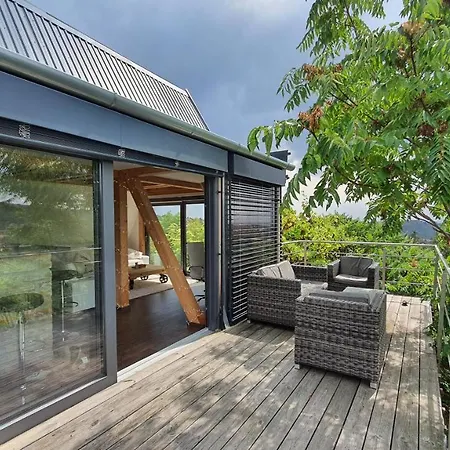 Modern Cottage, Views And A Jacuzzi 펜션 페치