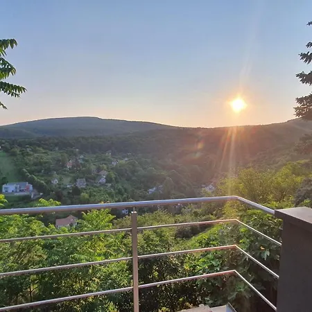 Modern Cottage, Views And A Jacuzzi 펜션 *