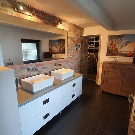 Modern Cottage, Views And A Jacuzzi Beci