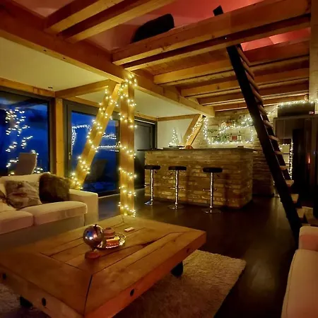 Modern Cottage, Views And A Jacuzzi 펜션 페치