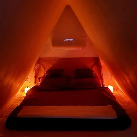Дом отдыха Modern Cottage, Views And A Jacuzzi Печ