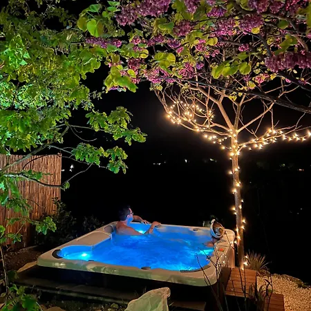 Modern Cottage, Views And A Jacuzzi * Beci