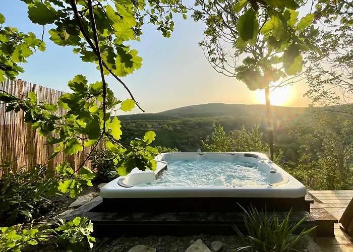 Semesterbostad Modern Cottage, Views And A Jacuzzi